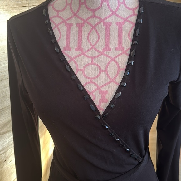 Little black dress, long sleeve wrap with flutter chiffon kick Donna Morgan - Picture 2 of 6